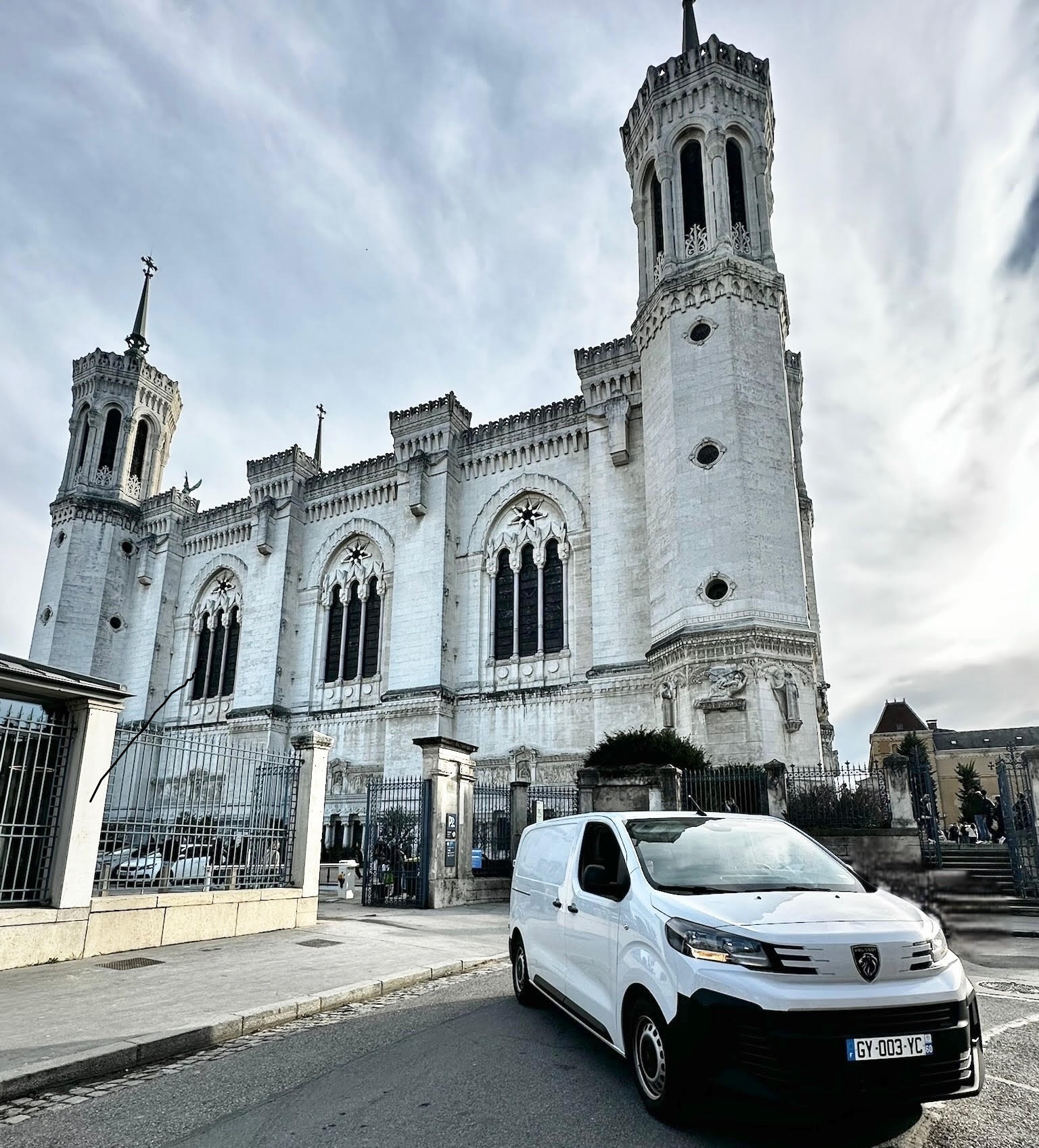 jojo-dans-la-ville-de-lyon van dans la ville de Lyon